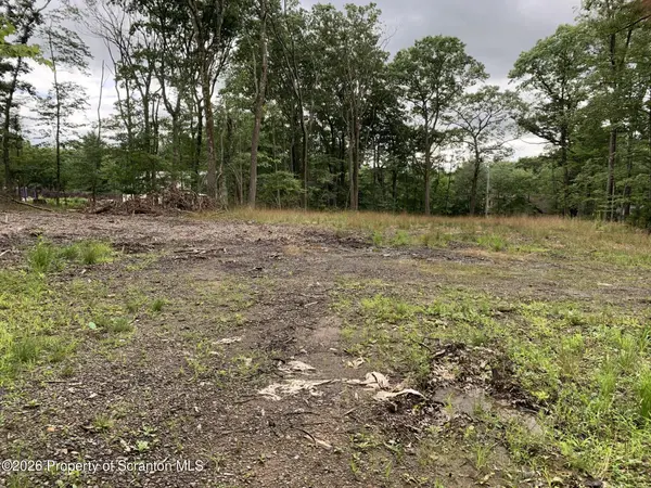 18 Little Lake RD, Jefferson Twp, PA 18436
