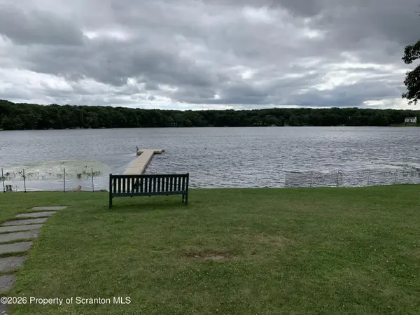 18 Little Lake RD, Jefferson Twp, PA 18436