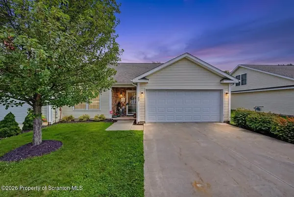 257 Foxtail CIR, Archbald, PA 18403