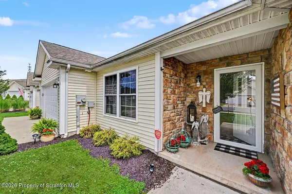 257 Foxtail CIR, Archbald, PA 18403
