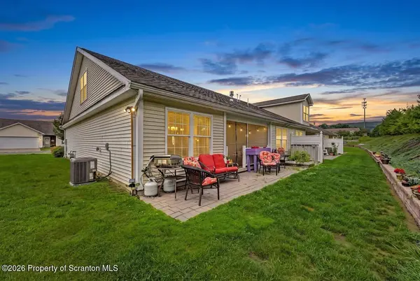 257 Foxtail CIR, Archbald, PA 18403