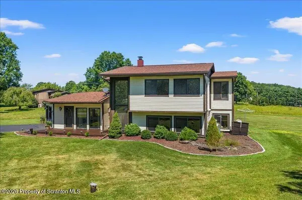 3 Eastwoods RD, Tunkhannock, PA 18657