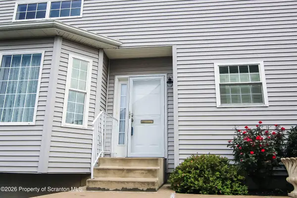 42 Grandview DR, Pittston, PA 18640