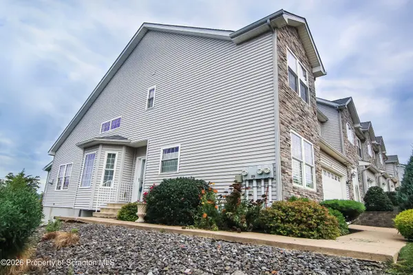 42 Grandview DR, Pittston, PA 18640