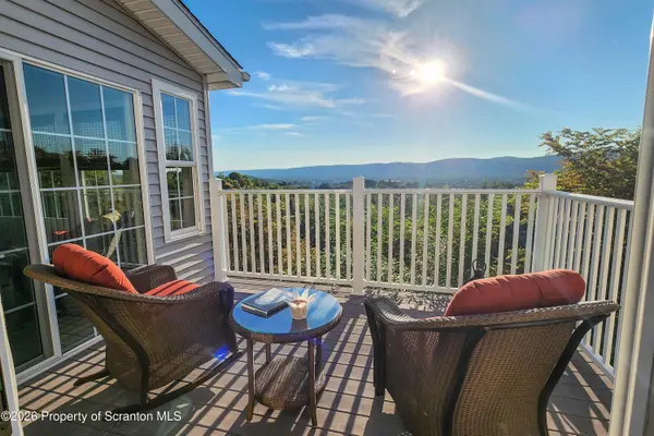 42 Grandview DR, Pittston, PA 18640