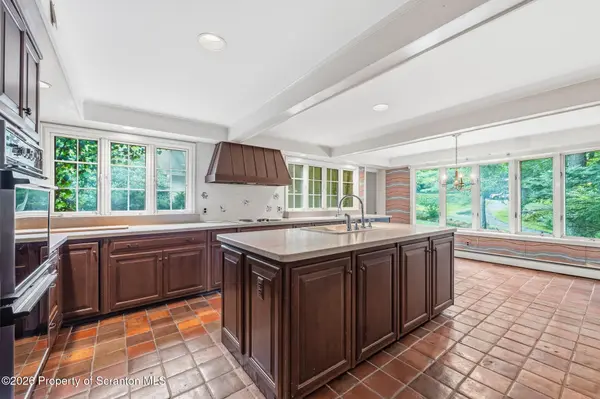 28 Church Hill RD, Glenburn Twp, PA 18414