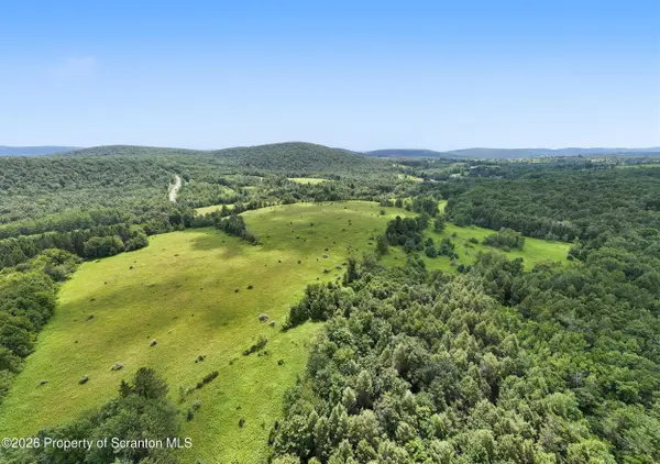 277 Sandy Banks RD, Greenfield Twp, PA 18407