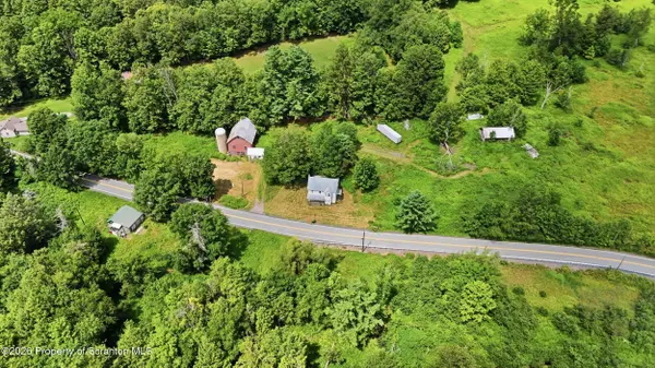 277 Sandy Banks RD, Greenfield Twp, PA 18407