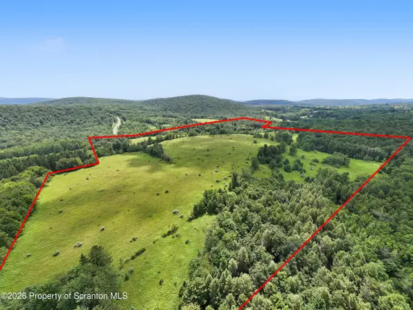 277 Sandy Banks RD, Greenfield Twp, PA 18407