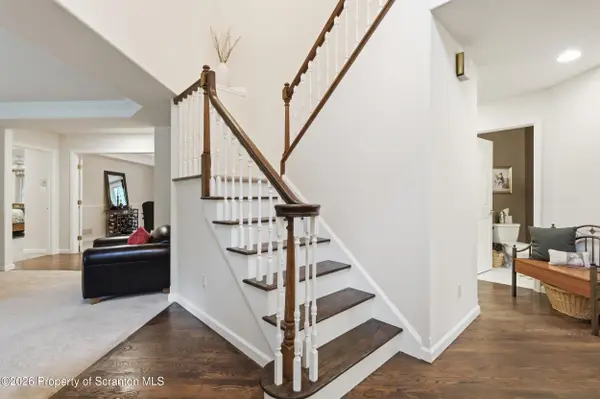 104 Skyline DR, Clarks Summit, PA 18411