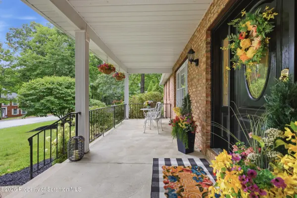 104 Skyline DR, Clarks Summit, PA 18411