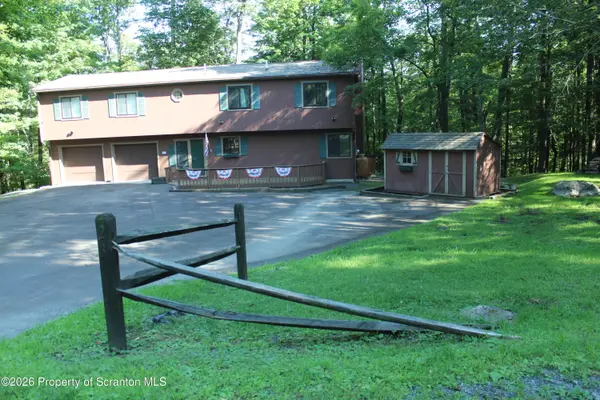 23 Aquarius LN, Lake Ariel, PA 18436