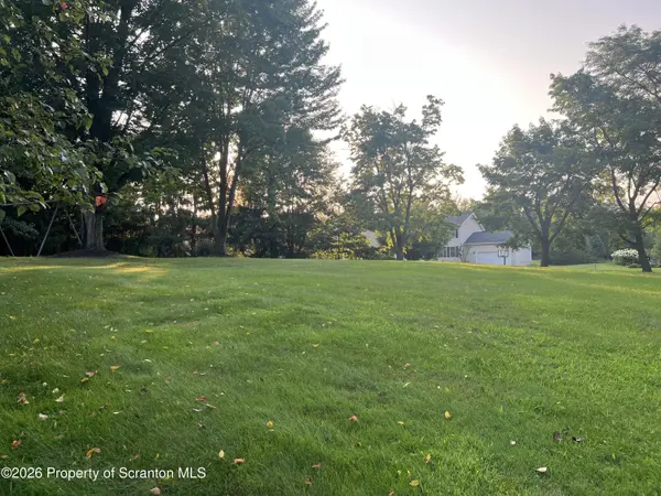 Birdie LN, Dickson City, PA 18519