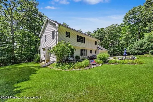 124 Windsor WAY, Roaring Brook Twp, PA 18444