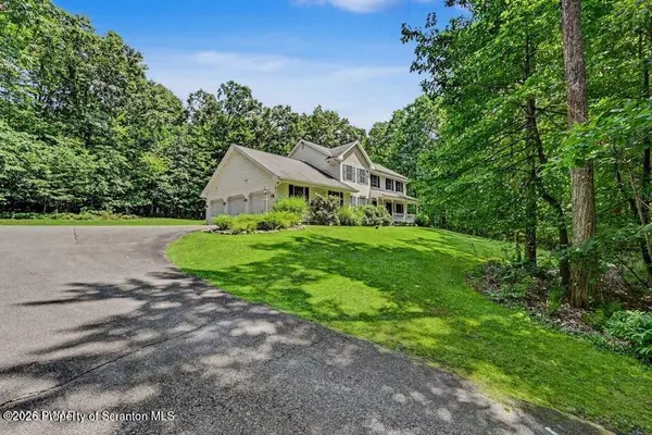 124 Windsor WAY, Roaring Brook Twp, PA 18444
