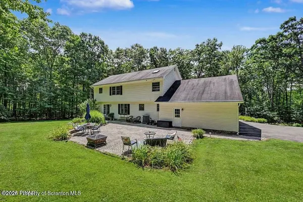 124 Windsor WAY, Roaring Brook Twp, PA 18444