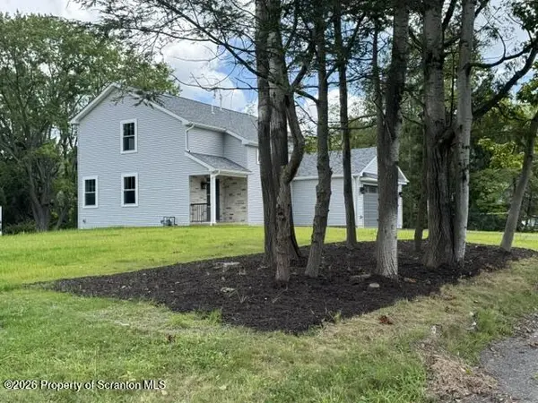 102 Alans DR, Clarks Summit, PA 18411