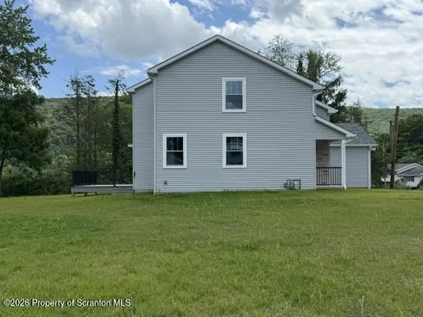 102 Alans DR, Clarks Summit, PA 18411