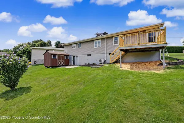 210 Tulip CIR, Clarks Summit, PA 18411
