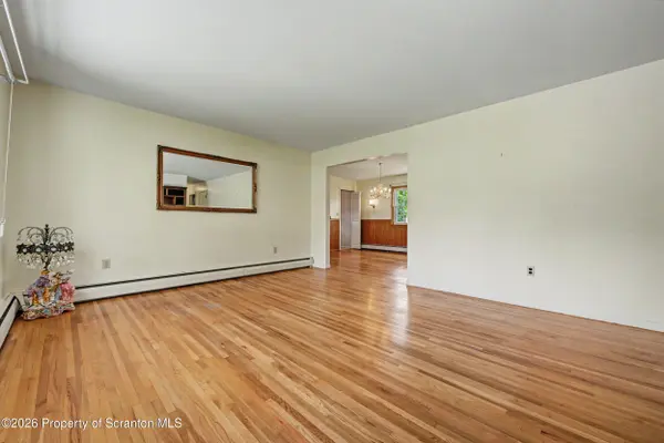 210 Tulip CIR, Clarks Summit, PA 18411