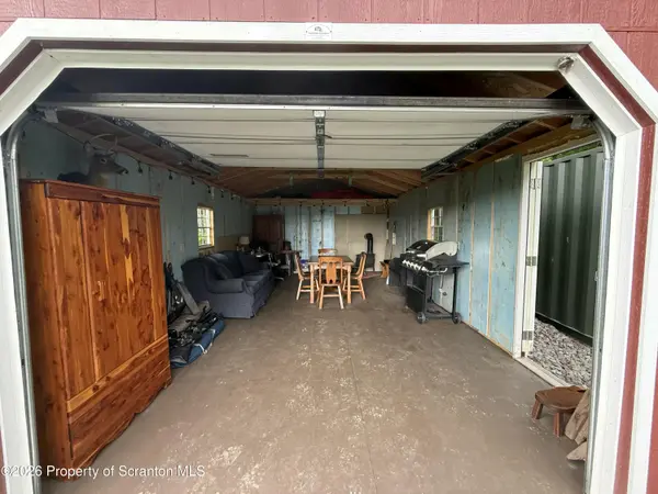 433 Stanton DR, Waymart, PA 18472