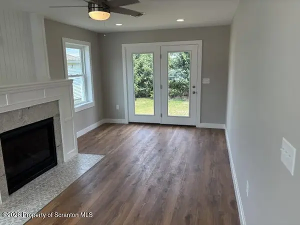 811 Goodman ST, Throop, PA 18512