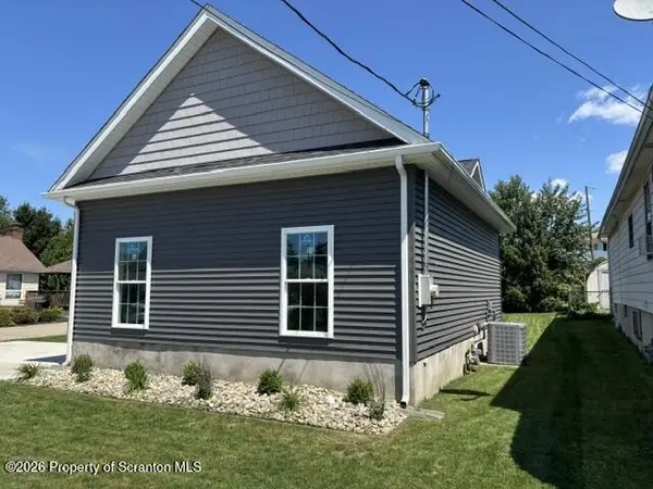 811 Goodman ST, Throop, PA 18512