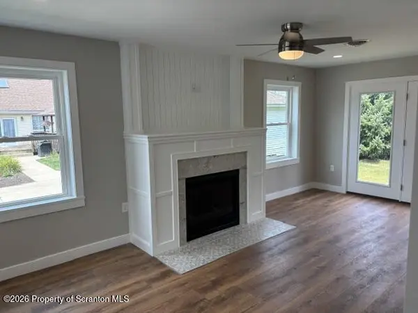 811 Goodman ST, Throop, PA 18512
