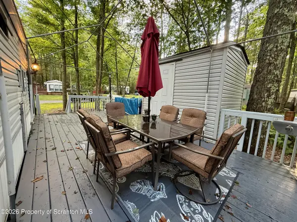 482 Pine PL, Covington Twp, PA 18424