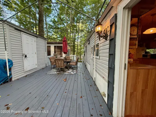 482 Pine PL, Covington Twp, PA 18424