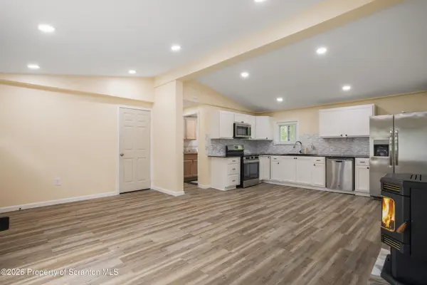 86 Windsor RD, Hawley, PA 18428