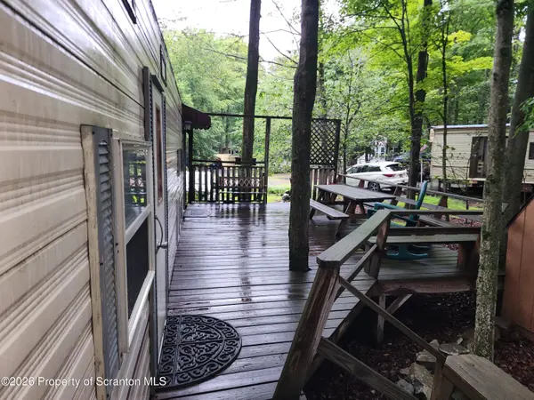 671 Rabbit CT, Covington Twp, PA 18444