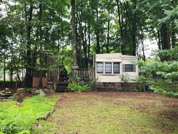 671 Rabbit CT, Covington Twp, PA 18444