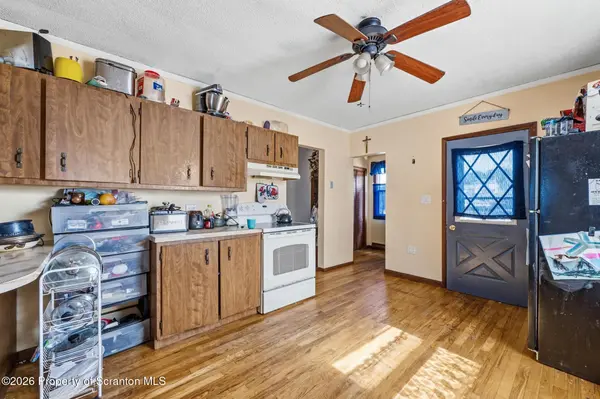 705 Clark ST, Throop, PA 18512