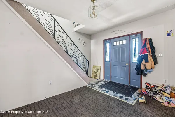 705 Clark ST, Throop, PA 18512