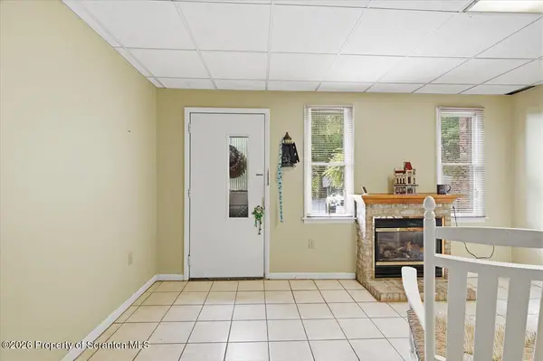 81 Abington Gardens DR, South Abington Twp, PA 18411