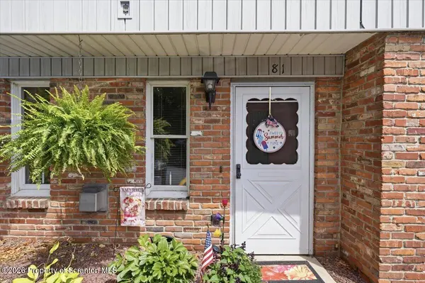 81 Abington Gardens DR, South Abington Twp, PA 18411