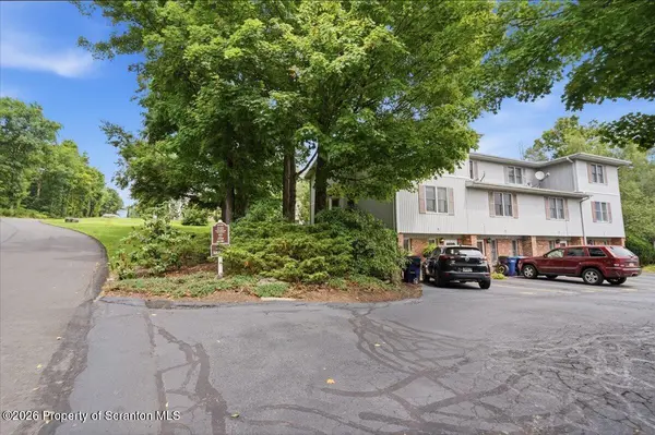 81 Abington Gardens DR, South Abington Twp, PA 18411