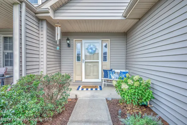 16 Fiore CT, Duryea, PA 18642