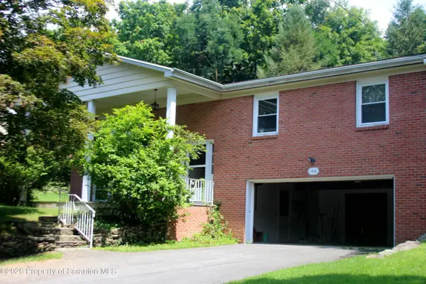 106 Sturbridge RD, Clarks Summit, PA 18411