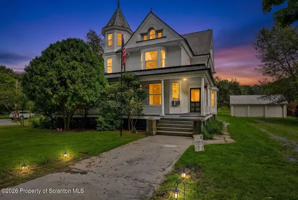 101 Falls AVE, Hawley, PA 18428