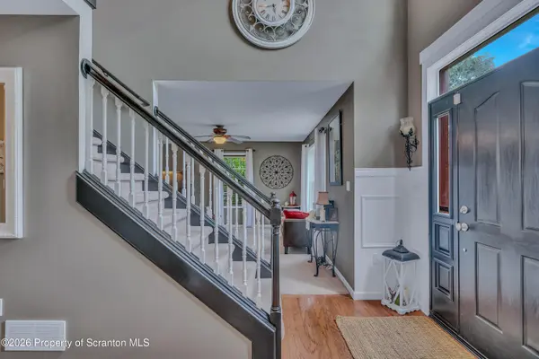 21 Autumn DR, Mountaintop, PA 18707