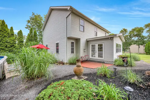 21 Autumn DR, Mountaintop, PA 18707