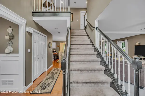 21 Autumn DR, Mountaintop, PA 18707