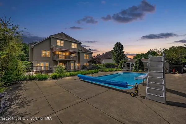 203 Azalea DR, Mayfield, PA 18433