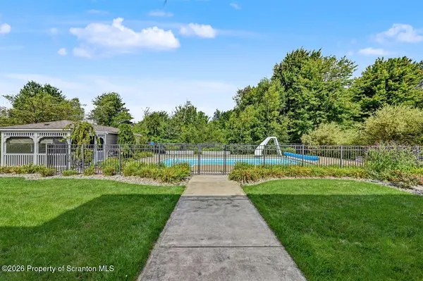 203 Azalea DR, Mayfield, PA 18433