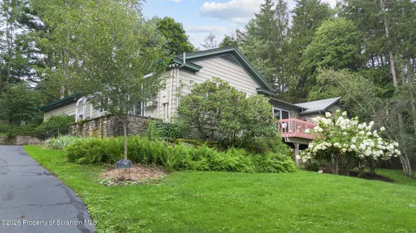 3 Orchard LN, South Abington Twp, PA 18411