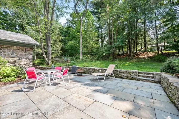 3 Orchard LN, South Abington Twp, PA 18411