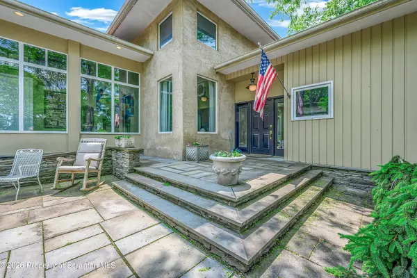 713 Glenburn RD, Waverly Twp, PA 18411