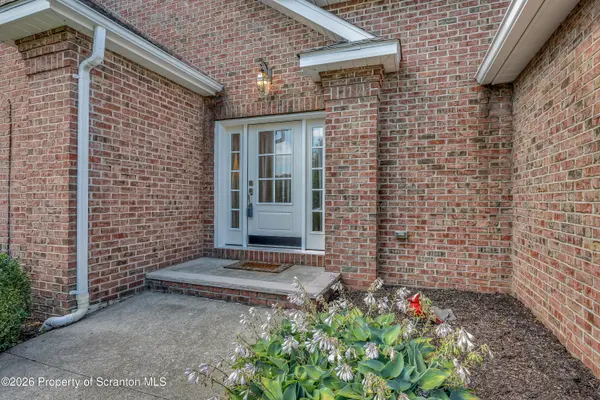 203 Sean DR, Clarks Summit, PA 18411